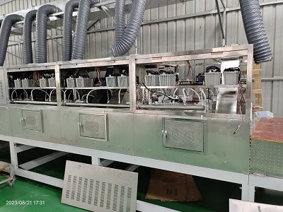 17530mm×1600mm×1100mm vacuum microwave dryer untuk kontrol suhu yang tepat pada 80C