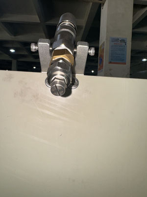 Lapisan putar dua stasiun dengan output tinggi untuk lapisan penghalang air/minyak dari peralatan meja cetakan pulp