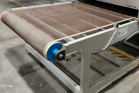 Mesin pengeringan dan sterilisasi microwave presisi tinggi untuk makanan.