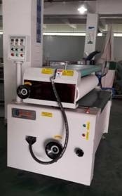 Untuk Ar Kaca Atau Lantai Kayu Atau Lembar Karet permukaan Rol Coating Mesin Dengan 220V / 50Hz Daya Dan Kecepatan 0-20m / Min